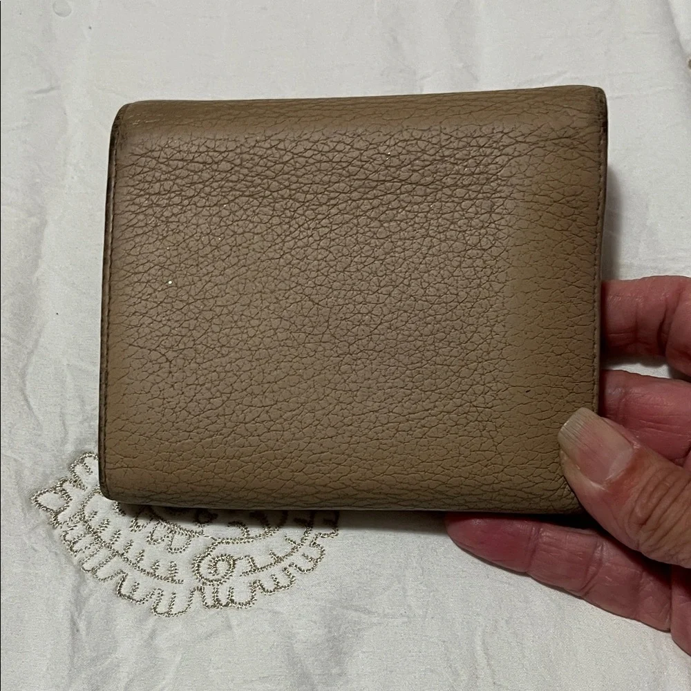 Authentic Prada Beige Leather Wallet with Gold Logo - Picture 6 of 6